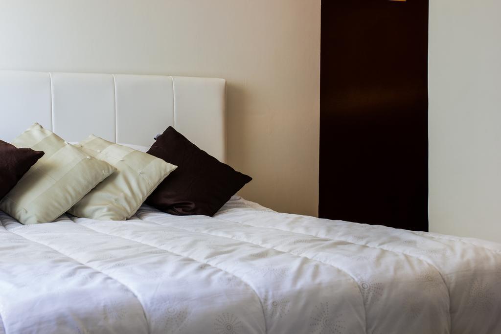 L'Armourier Bed & Breakfast Largentière Стая снимка
